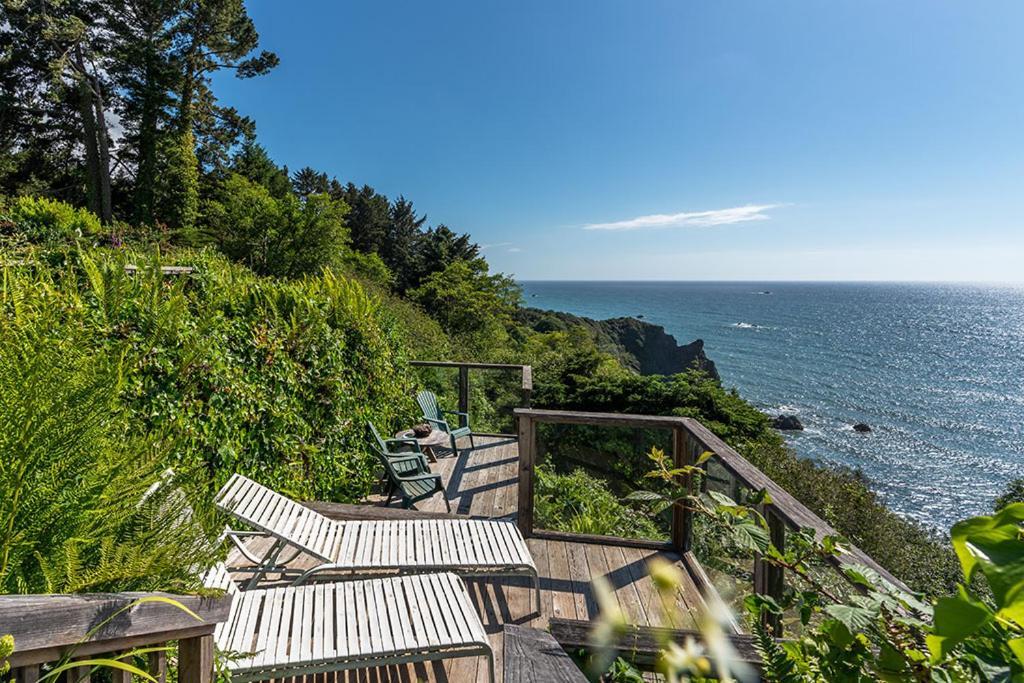Turtle Rocks Oceanfront Inn Trinidad Exterior photo